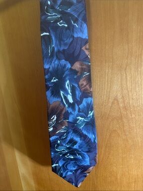 Alexander Lloyd tie